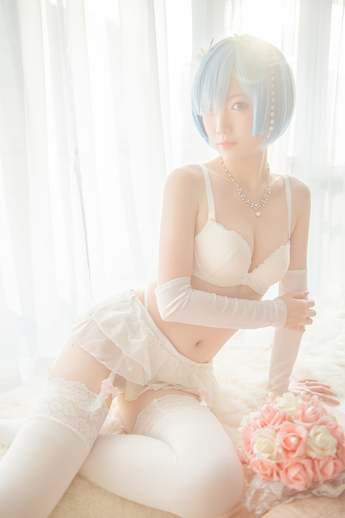 Cosplay Rem trong Re:Zero càng nhìn càng thấy kích thích